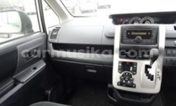 Acheter Occasion Voiture Toyota Voxy Blanc à Beitbridge, Matabeleland South Acheter Occasion Voiture Toyota Voxy Blanc à Beitbridge, Matabeleland South