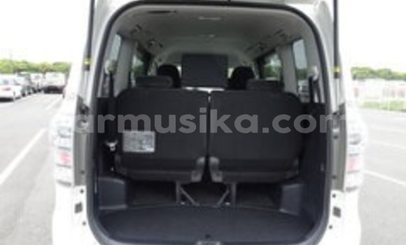 Acheter Occasion Voiture Toyota Voxy Blanc à Beitbridge, Matabeleland South Acheter Occasion Voiture Toyota Voxy Blanc à Beitbridge, Matabeleland South