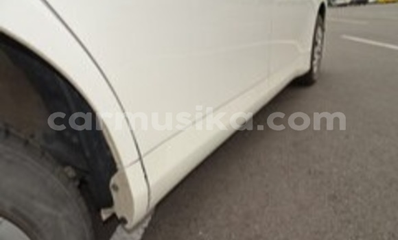 Acheter Occasion Voiture Toyota Voxy Blanc à Beitbridge, Matabeleland South Acheter Occasion Voiture Toyota Voxy Blanc à Beitbridge, Matabeleland South