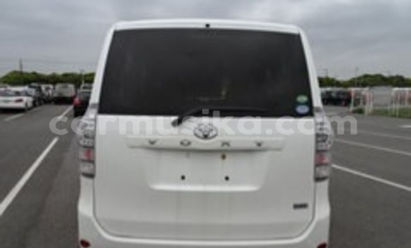 Acheter Occasion Voiture Toyota Voxy Blanc à Beitbridge, Matabeleland South Acheter Occasion Voiture Toyota Voxy Blanc à Beitbridge, Matabeleland South