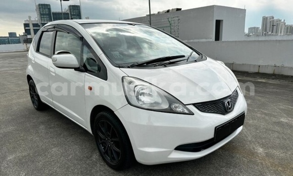 Buy Used Honda Fit White Car in Beitbridge in Matabeleland South