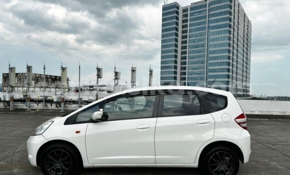 Acheter Occasion Voiture Honda Fit Blanc à Beitbridge, Matabeleland South Acheter Occasion Voiture Honda Fit Blanc à Beitbridge, Matabeleland South