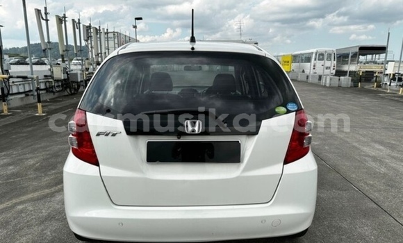 Acheter Occasion Voiture Honda Fit Blanc à Beitbridge, Matabeleland South Acheter Occasion Voiture Honda Fit Blanc à Beitbridge, Matabeleland South