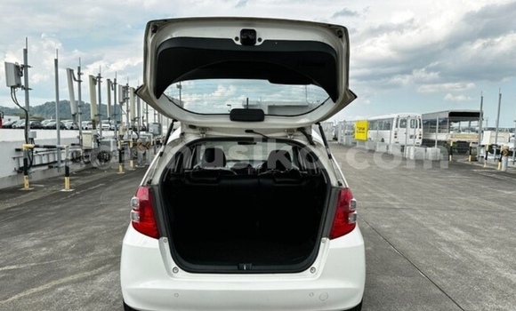 Acheter Occasion Voiture Honda Fit Blanc à Beitbridge, Matabeleland South Acheter Occasion Voiture Honda Fit Blanc à Beitbridge, Matabeleland South