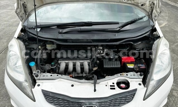 Acheter Occasion Voiture Honda Fit Blanc à Beitbridge, Matabeleland South Acheter Occasion Voiture Honda Fit Blanc à Beitbridge, Matabeleland South