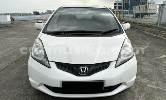 Acheter Occasion Voiture Honda Fit Blanc à Beitbridge, Matabeleland South Acheter Occasion Voiture Honda Fit Blanc à Beitbridge, Matabeleland South