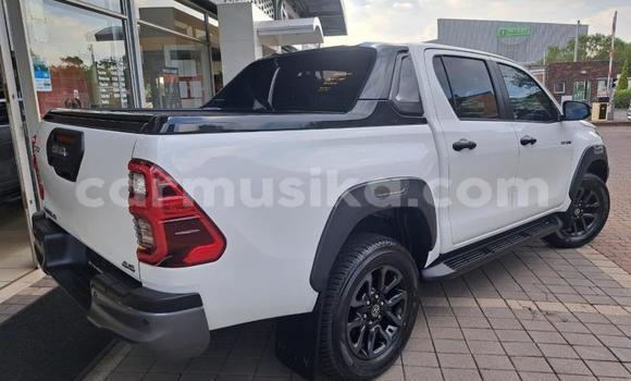 Buy Used Toyota Hilux White Car in Harare in Harare Buy Used Toyota Hilux White Car in Harare in Harare