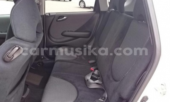 Acheter Occasion Voiture Honda Fit Blanc à Beitbridge, Matabeleland South Acheter Occasion Voiture Honda Fit Blanc à Beitbridge, Matabeleland South