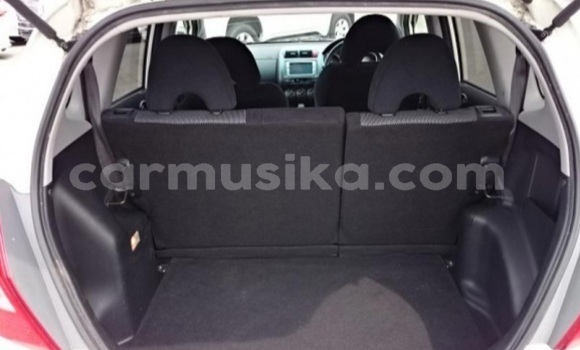 Acheter Occasion Voiture Honda Fit Blanc à Beitbridge, Matabeleland South Acheter Occasion Voiture Honda Fit Blanc à Beitbridge, Matabeleland South