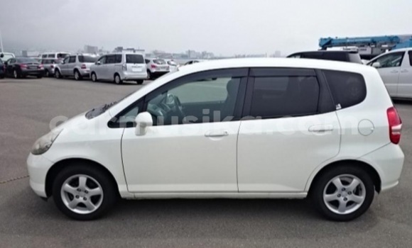 Acheter Occasion Voiture Honda Fit Blanc à Beitbridge, Matabeleland South Acheter Occasion Voiture Honda Fit Blanc à Beitbridge, Matabeleland South