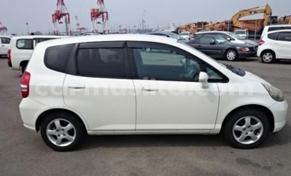Acheter Occasion Voiture Honda Fit Blanc à Beitbridge, Matabeleland South Acheter Occasion Voiture Honda Fit Blanc à Beitbridge, Matabeleland South