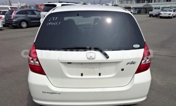Acheter Occasion Voiture Honda Fit Blanc à Beitbridge, Matabeleland South Acheter Occasion Voiture Honda Fit Blanc à Beitbridge, Matabeleland South