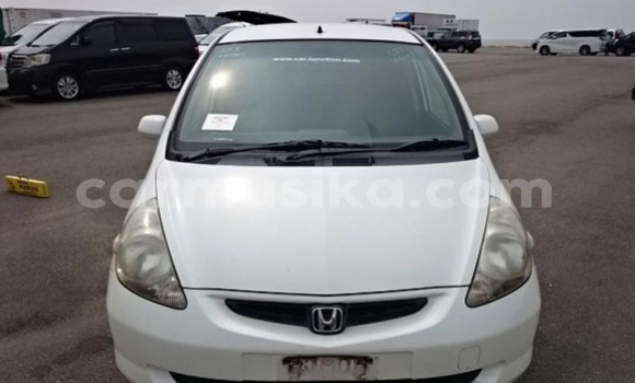 Acheter Occasion Voiture Honda Fit Blanc à Beitbridge, Matabeleland South Acheter Occasion Voiture Honda Fit Blanc à Beitbridge, Matabeleland South