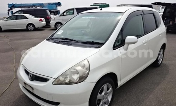 Acheter Occasion Voiture Honda Fit Blanc à Beitbridge, Matabeleland South Acheter Occasion Voiture Honda Fit Blanc à Beitbridge, Matabeleland South