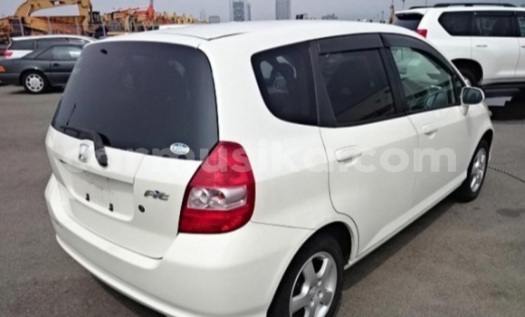 Acheter Occasion Voiture Honda Fit Blanc à Beitbridge, Matabeleland South Acheter Occasion Voiture Honda Fit Blanc à Beitbridge, Matabeleland South
