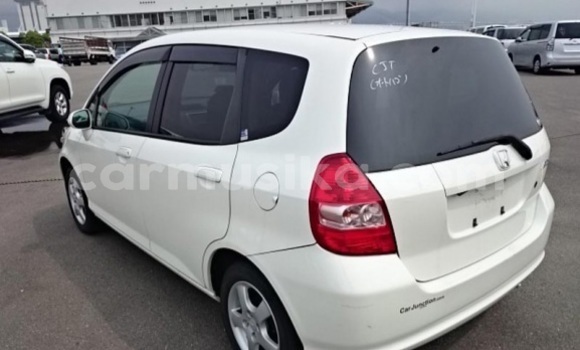 Acheter Occasion Voiture Honda Fit Blanc à Beitbridge, Matabeleland South Acheter Occasion Voiture Honda Fit Blanc à Beitbridge, Matabeleland South
