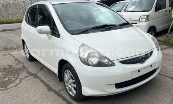 Acheter Occasion Voiture Honda Fit Blanc à Beitbridge, Matabeleland South Acheter Occasion Voiture Honda Fit Blanc à Beitbridge, Matabeleland South
