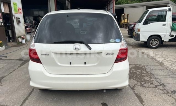 Acheter Occasion Voiture Honda Fit Blanc à Beitbridge, Matabeleland South Acheter Occasion Voiture Honda Fit Blanc à Beitbridge, Matabeleland South