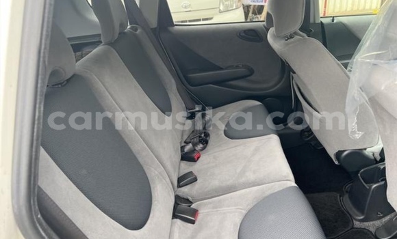 Acheter Occasion Voiture Honda Fit Blanc à Beitbridge, Matabeleland South Acheter Occasion Voiture Honda Fit Blanc à Beitbridge, Matabeleland South