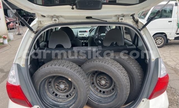 Acheter Occasion Voiture Honda Fit Blanc à Beitbridge, Matabeleland South Acheter Occasion Voiture Honda Fit Blanc à Beitbridge, Matabeleland South