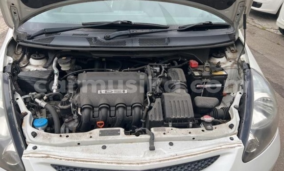 Acheter Occasion Voiture Honda Fit Blanc à Beitbridge, Matabeleland South Acheter Occasion Voiture Honda Fit Blanc à Beitbridge, Matabeleland South