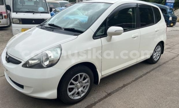 Acheter Occasion Voiture Honda Fit Blanc à Beitbridge, Matabeleland South Acheter Occasion Voiture Honda Fit Blanc à Beitbridge, Matabeleland South