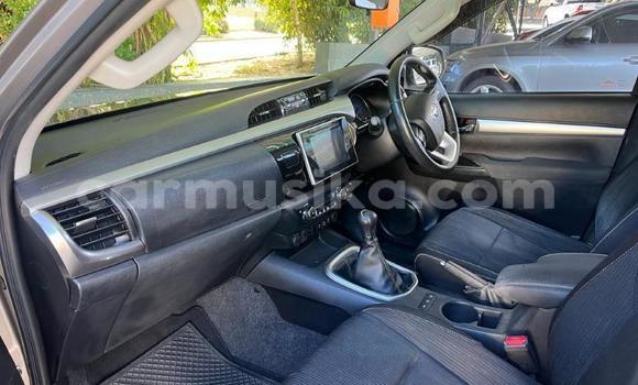 Buy Used Toyota Hilux Beige Car in Beitbridge in Matabeleland South Buy Used Toyota Hilux Beige Car in Beitbridge in Matabeleland South
