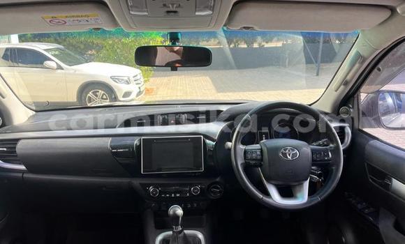 Buy Used Toyota Hilux Beige Car in Beitbridge in Matabeleland South Buy Used Toyota Hilux Beige Car in Beitbridge in Matabeleland South