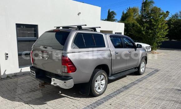 Buy Used Toyota Hilux Beige Car in Beitbridge in Matabeleland South Buy Used Toyota Hilux Beige Car in Beitbridge in Matabeleland South