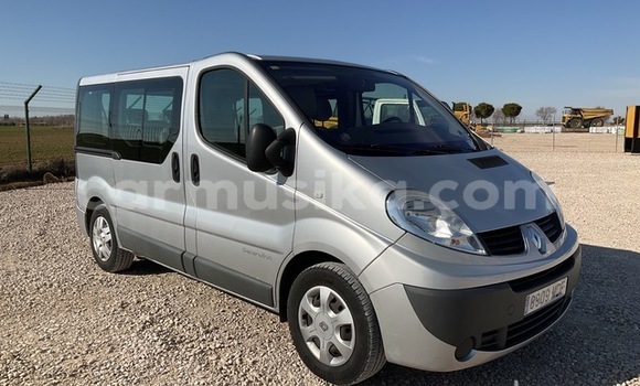 Buy Used Renault Trafic Silver Car in Beitbridge in Matabeleland South Buy Used Renault Trafic Silver Car in Beitbridge in Matabeleland South