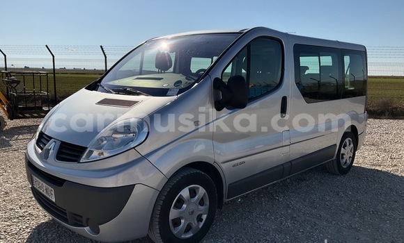 Buy Used Renault Trafic Silver Car in Beitbridge in Matabeleland South Buy Used Renault Trafic Silver Car in Beitbridge in Matabeleland South