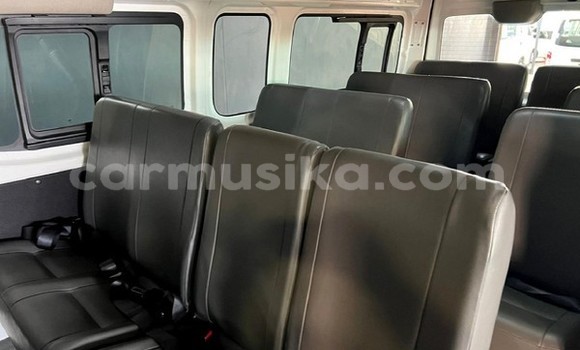 Nunua Ilio tumika Nissan Nv350 Nyeupe Gari ndani ya Beitbridge nchini Matabeleland Kusini