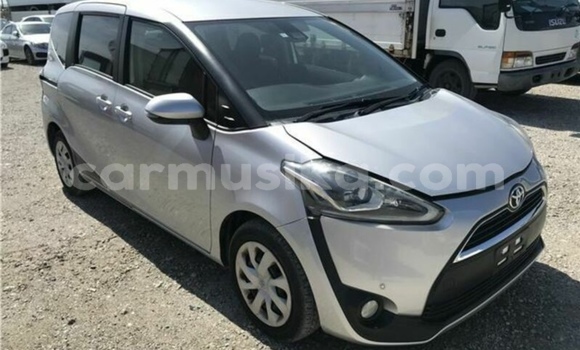 Nunua Ilio tumika Toyota Sienta Fedha Gari ndani ya Beitbridge nchini Matabeleland Kusini