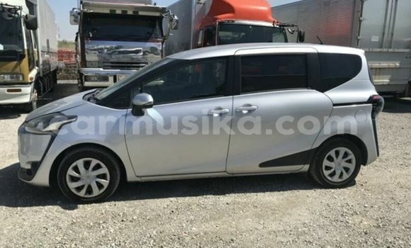 Nunua Ilio tumika Toyota Sienta Fedha Gari ndani ya Beitbridge nchini Matabeleland Kusini Nunua Ilio tumika Toyota Sienta Fedha Gari ndani ya Beitbridge nchini Matabeleland Kusini