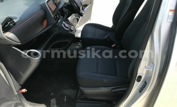 Nunua Ilio tumika Toyota Sienta Fedha Gari ndani ya Beitbridge nchini Matabeleland Kusini Nunua Ilio tumika Toyota Sienta Fedha Gari ndani ya Beitbridge nchini Matabeleland Kusini