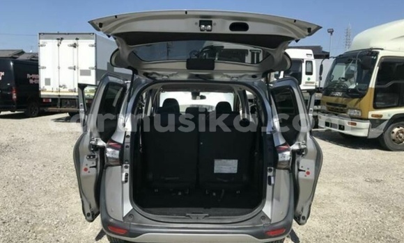 Nunua Ilio tumika Toyota Sienta Fedha Gari ndani ya Beitbridge nchini Matabeleland Kusini Nunua Ilio tumika Toyota Sienta Fedha Gari ndani ya Beitbridge nchini Matabeleland Kusini