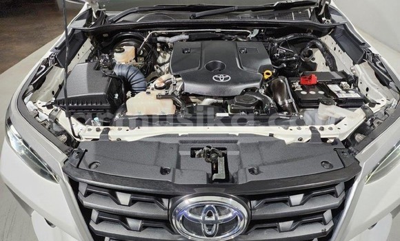 Nunua Ilio tumika Toyota Fortuner Nyeupe Gari ndani ya Beitbridge nchini Matabeleland Kusini Nunua Ilio tumika Toyota Fortuner Nyeupe Gari ndani ya Beitbridge nchini Matabeleland Kusini