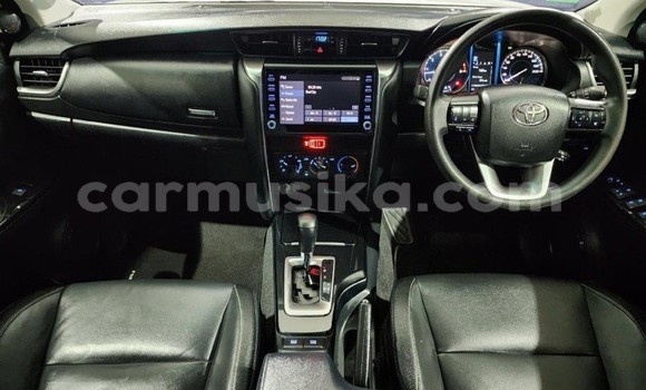 Nunua Ilio tumika Toyota Fortuner Nyeupe Gari ndani ya Beitbridge nchini Matabeleland Kusini Nunua Ilio tumika Toyota Fortuner Nyeupe Gari ndani ya Beitbridge nchini Matabeleland Kusini