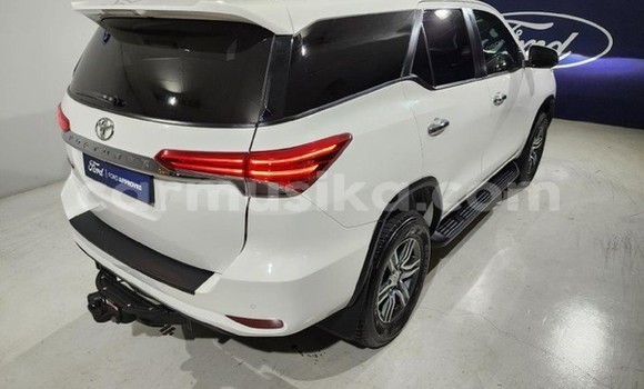 Nunua Ilio tumika Toyota Fortuner Nyeupe Gari ndani ya Beitbridge nchini Matabeleland Kusini Nunua Ilio tumika Toyota Fortuner Nyeupe Gari ndani ya Beitbridge nchini Matabeleland Kusini