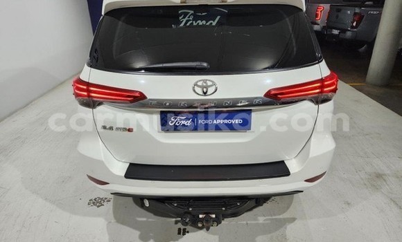 Nunua Ilio tumika Toyota Fortuner Nyeupe Gari ndani ya Beitbridge nchini Matabeleland Kusini Nunua Ilio tumika Toyota Fortuner Nyeupe Gari ndani ya Beitbridge nchini Matabeleland Kusini