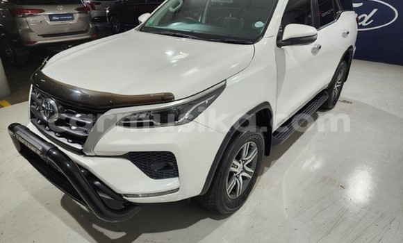 Nunua Ilio tumika Toyota Fortuner Nyeupe Gari ndani ya Beitbridge nchini Matabeleland Kusini Nunua Ilio tumika Toyota Fortuner Nyeupe Gari ndani ya Beitbridge nchini Matabeleland Kusini