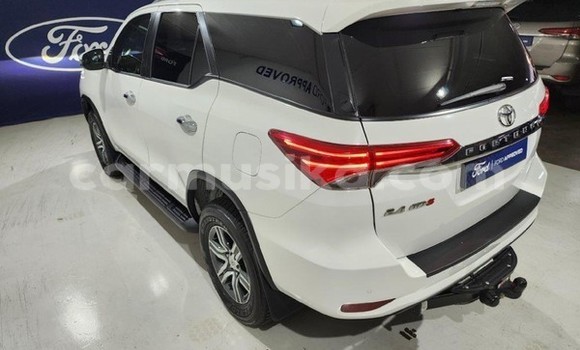 Nunua Ilio tumika Toyota Fortuner Nyeupe Gari ndani ya Beitbridge nchini Matabeleland Kusini Nunua Ilio tumika Toyota Fortuner Nyeupe Gari ndani ya Beitbridge nchini Matabeleland Kusini