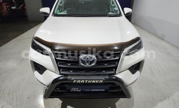 Nunua Ilio tumika Toyota Fortuner Nyeupe Gari ndani ya Beitbridge nchini Matabeleland Kusini Nunua Ilio tumika Toyota Fortuner Nyeupe Gari ndani ya Beitbridge nchini Matabeleland Kusini