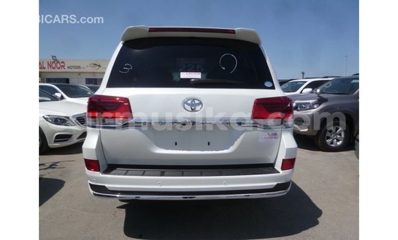 Tenga Imported Toyota Land Cruiser Chena Mota in Import - Dubai in Harare Tenga Imported Toyota Land Cruiser Chena Mota in Import - Dubai in Harare