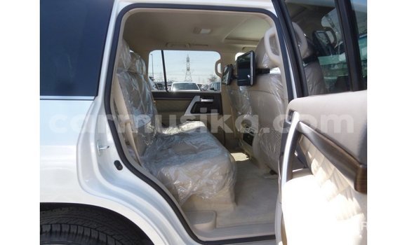 Tenga Imported Toyota Land Cruiser Chena Mota in Import - Dubai in Harare Tenga Imported Toyota Land Cruiser Chena Mota in Import - Dubai in Harare