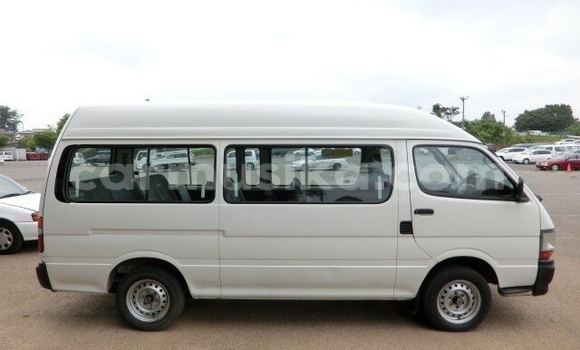 Acheter Occasion Voiture Toyota Hiace Blanc à Beitbridge, Matabeleland South Acheter Occasion Voiture Toyota Hiace Blanc à Beitbridge, Matabeleland South