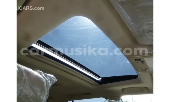 Tenga Imported Toyota Land Cruiser Chena Mota in Import - Dubai in Harare Tenga Imported Toyota Land Cruiser Chena Mota in Import - Dubai in Harare