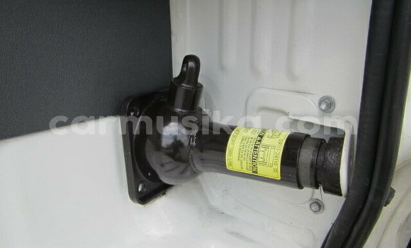 Buy Used Toyota Hiace White Car in Beitbridge in Matabeleland South Buy Used Toyota Hiace White Car in Beitbridge in Matabeleland South