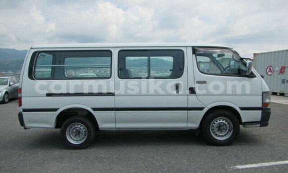 Buy Used Toyota Hiace White Car in Beitbridge in Matabeleland South Buy Used Toyota Hiace White Car in Beitbridge in Matabeleland South