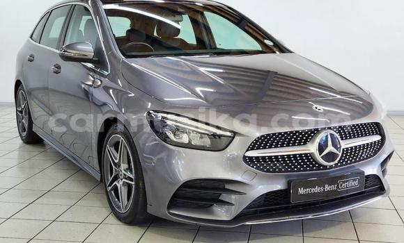 Tenga Tsaru Mercedes-Benz E200 Sirivha Mota in Harare in Harare